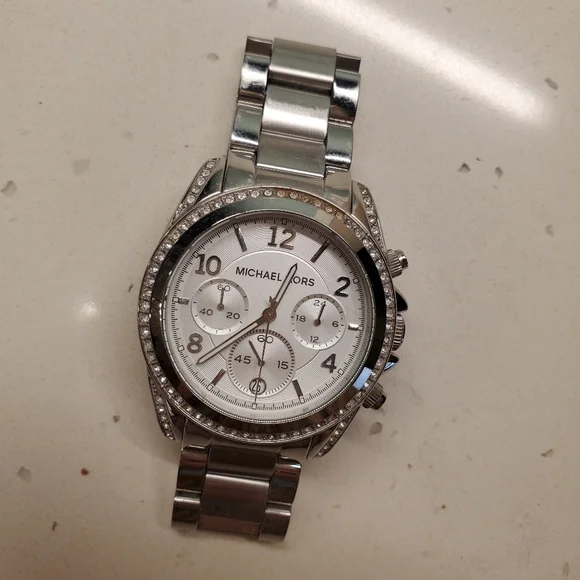 Michael Kors | Accessories | Last Chance Closet Closing  display picture 3